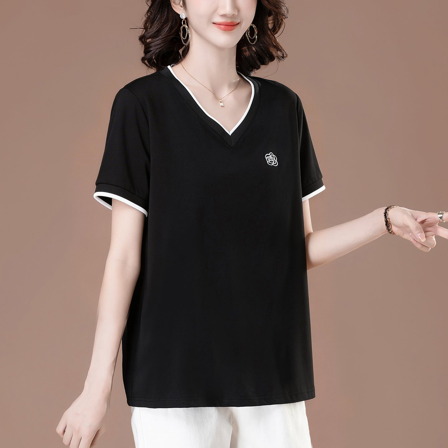 Embroidered loose V-neck short sleeved top